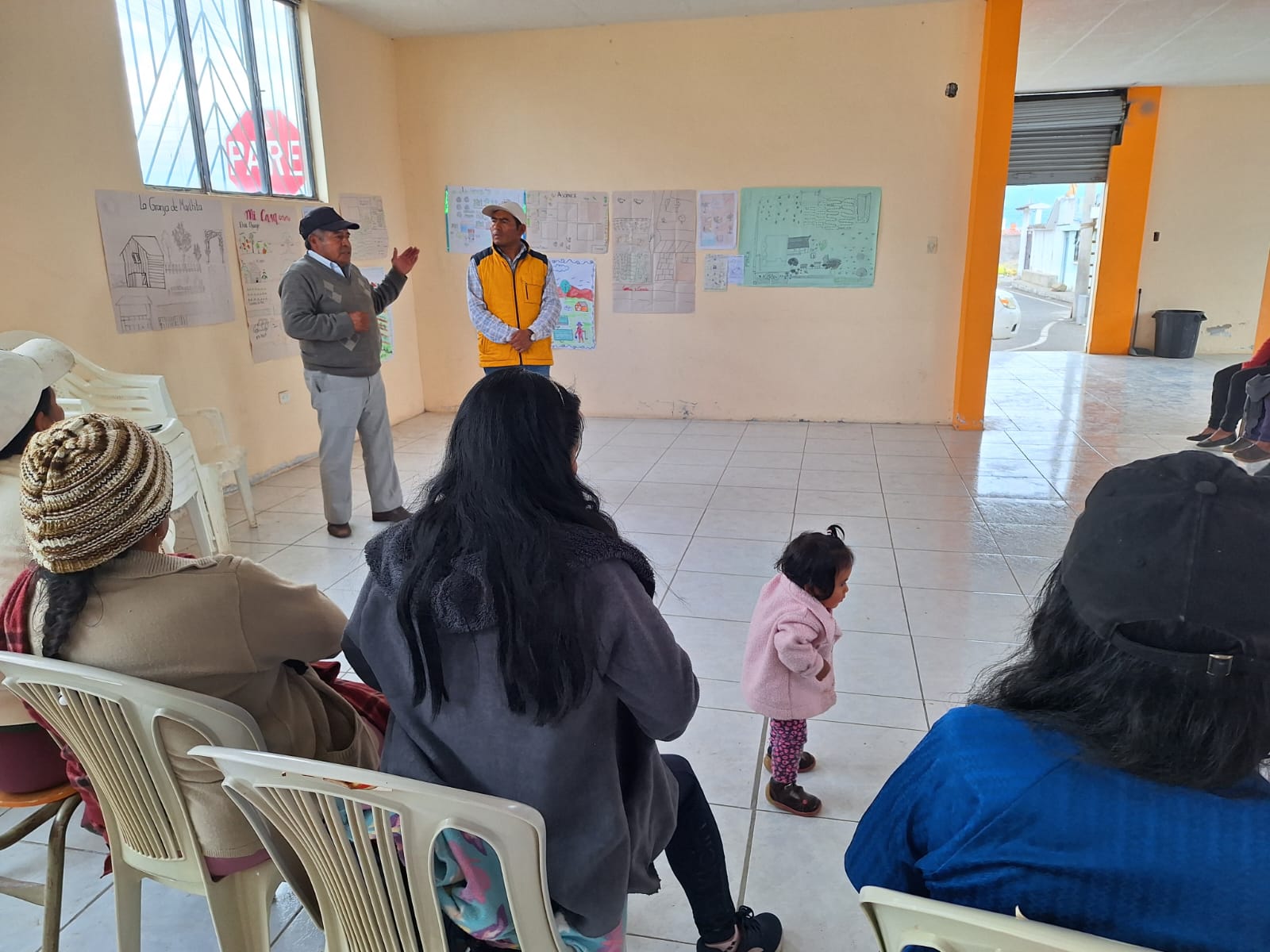 CAPACITACIÓN DE PLANIFICACIÓN Y DISEÑO DE FINCAS AGROECOLÓGICAS A LA ASOCIACIÓN 10 DE AGOSTO